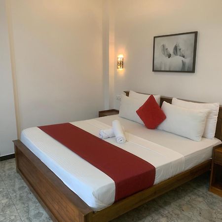 Jenushi Homestay Kandy Zewnętrze zdjęcie