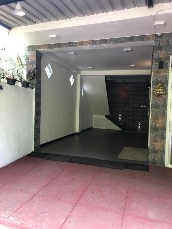Jenushi Homestay Kandy Zewnętrze zdjęcie