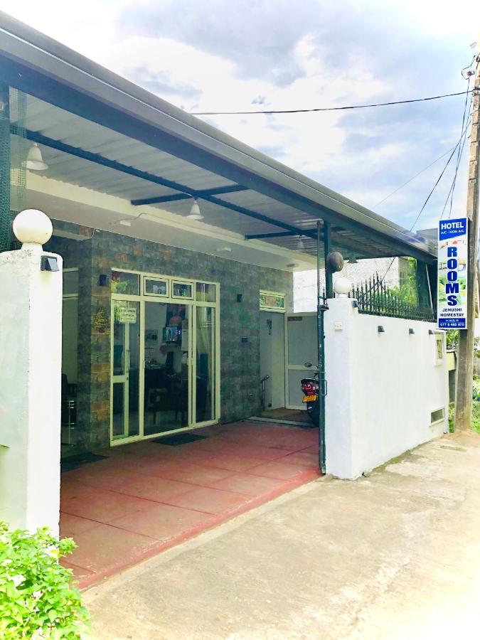 Jenushi Homestay Kandy Zewnętrze zdjęcie