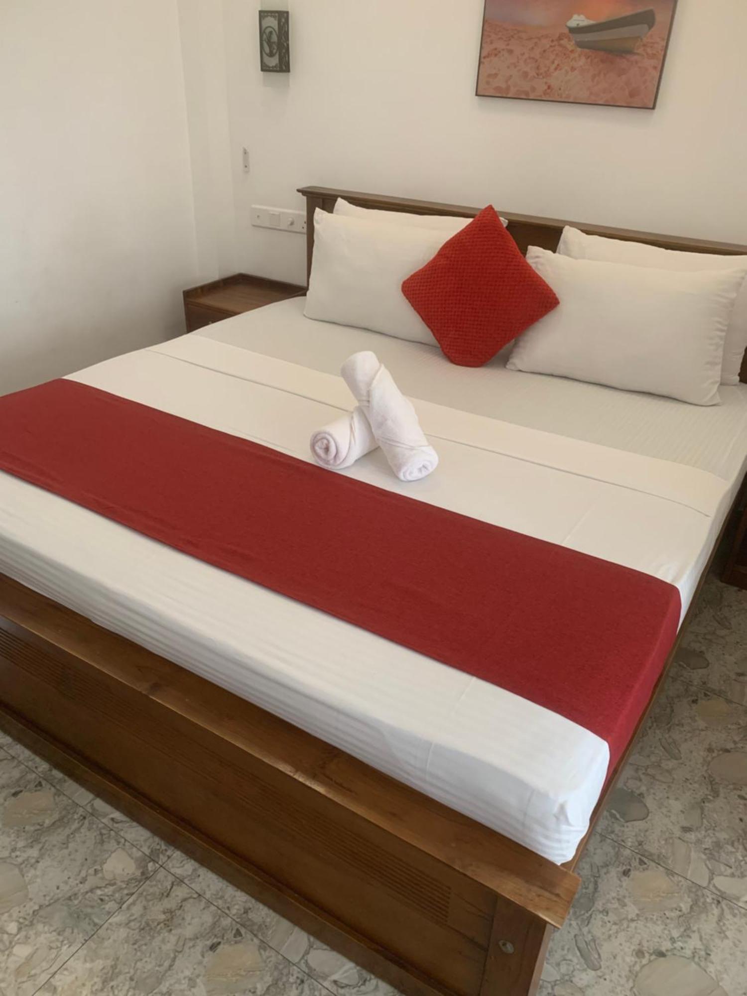 Jenushi Homestay Kandy Zewnętrze zdjęcie
