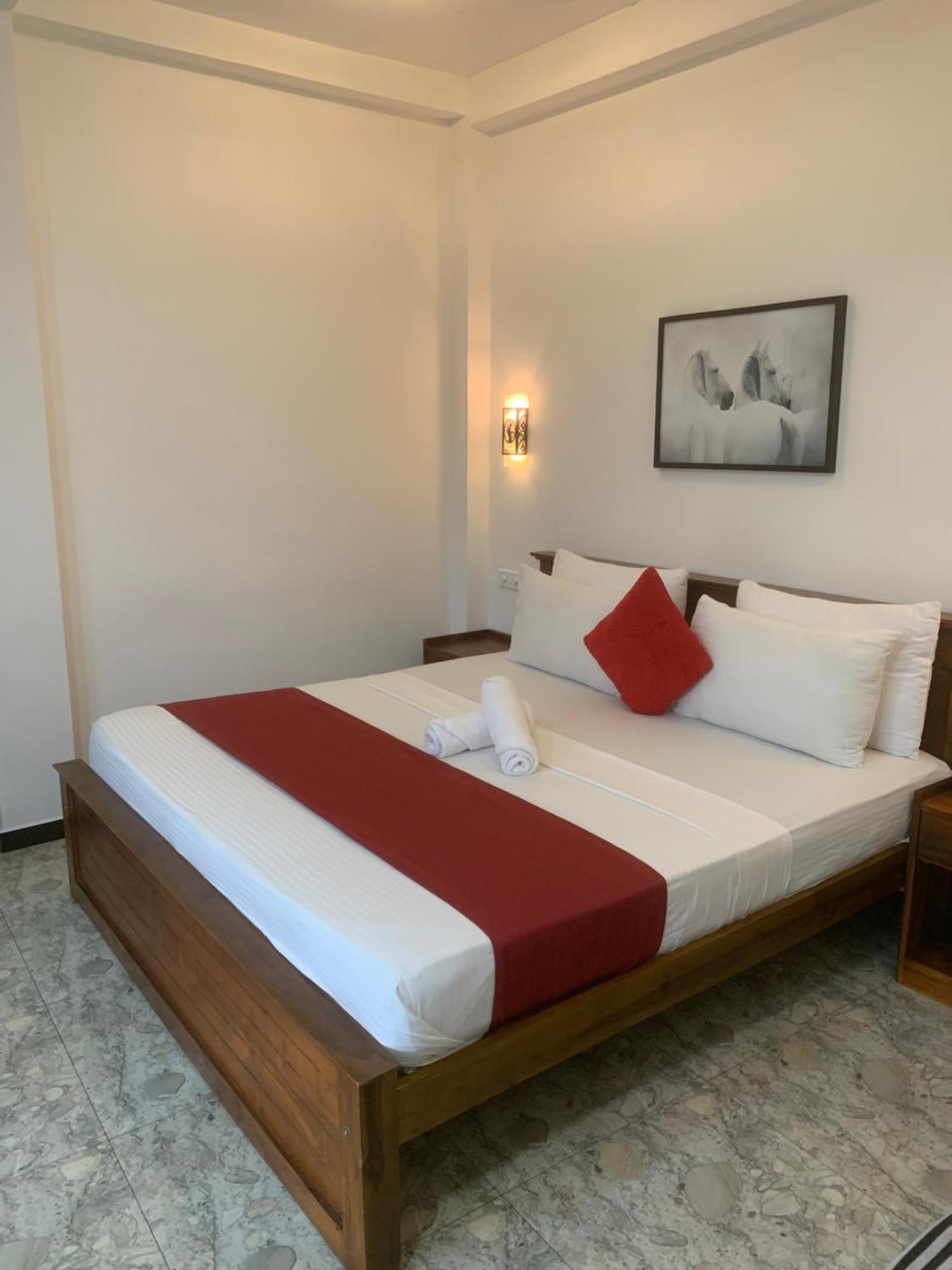 Jenushi Homestay Kandy Zewnętrze zdjęcie