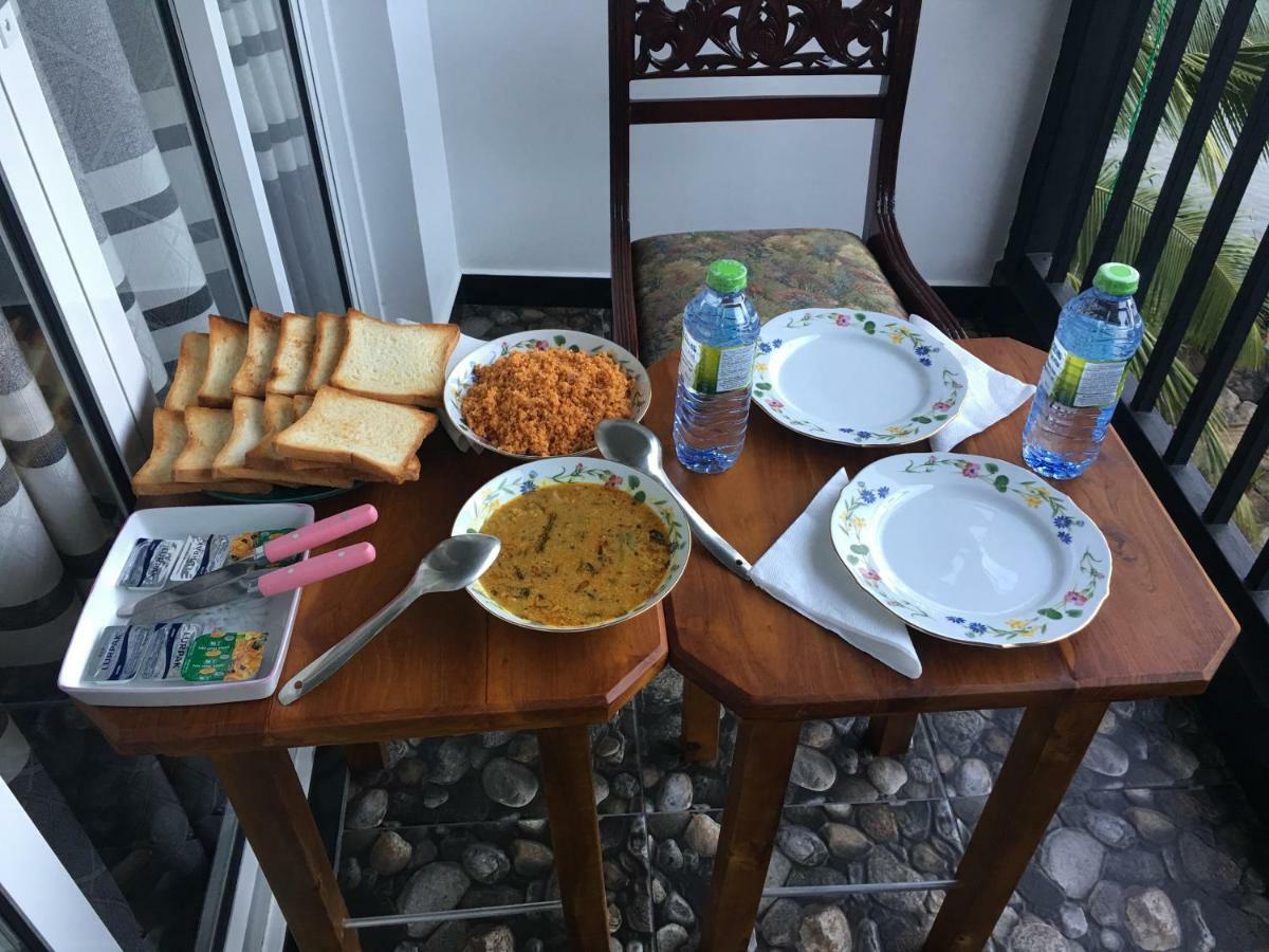 Jenushi Homestay Kandy Zewnętrze zdjęcie