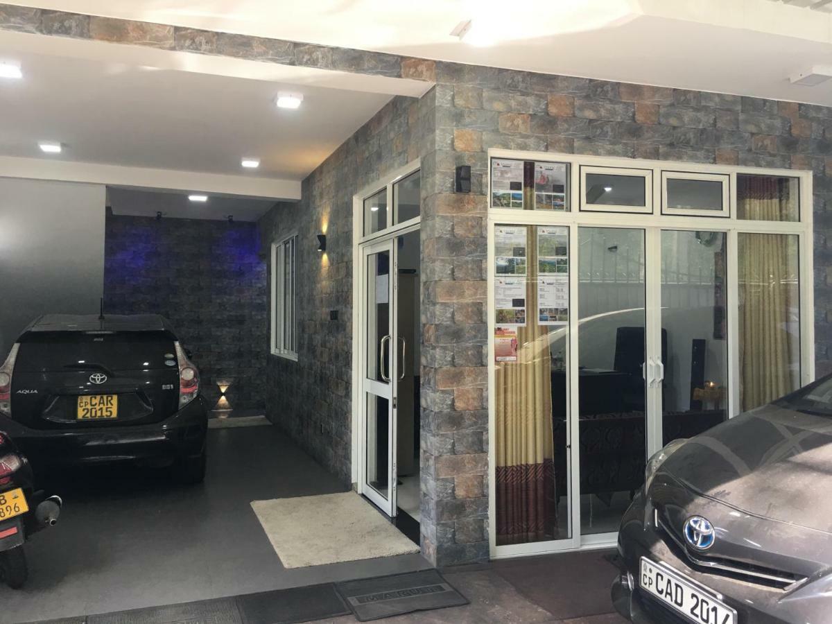 Jenushi Homestay Kandy Zewnętrze zdjęcie