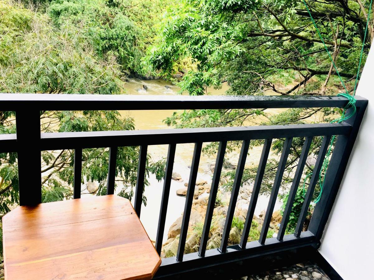 Jenushi Homestay Kandy Zewnętrze zdjęcie