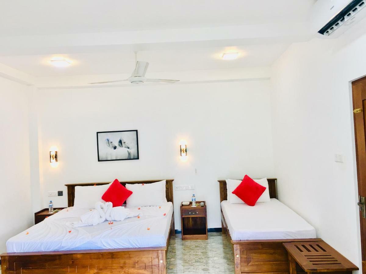 Jenushi Homestay Kandy Zewnętrze zdjęcie