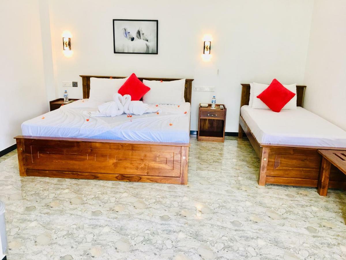 Jenushi Homestay Kandy Zewnętrze zdjęcie