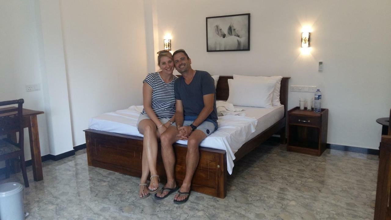 Jenushi Homestay Kandy Zewnętrze zdjęcie