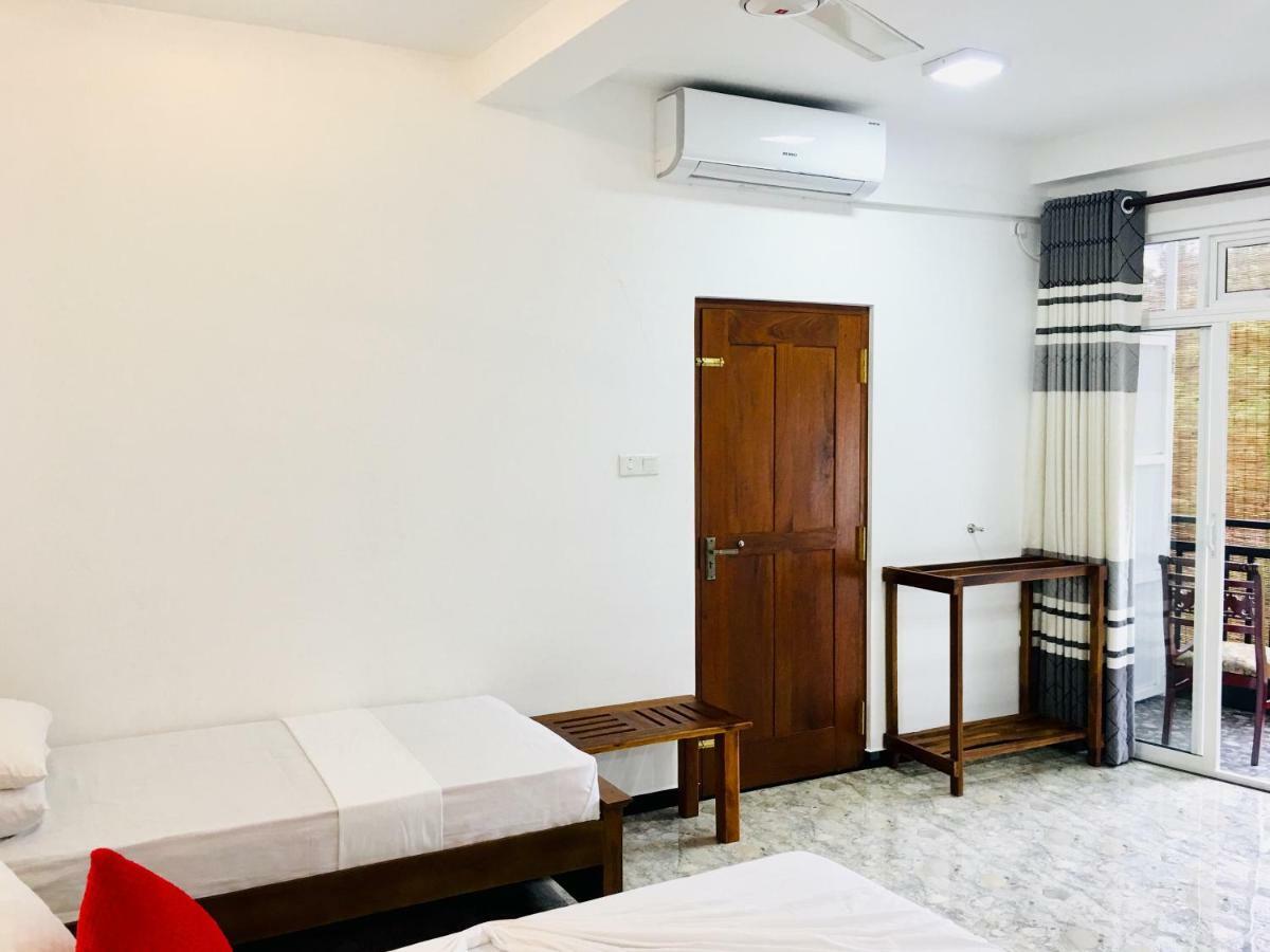 Jenushi Homestay Kandy Zewnętrze zdjęcie