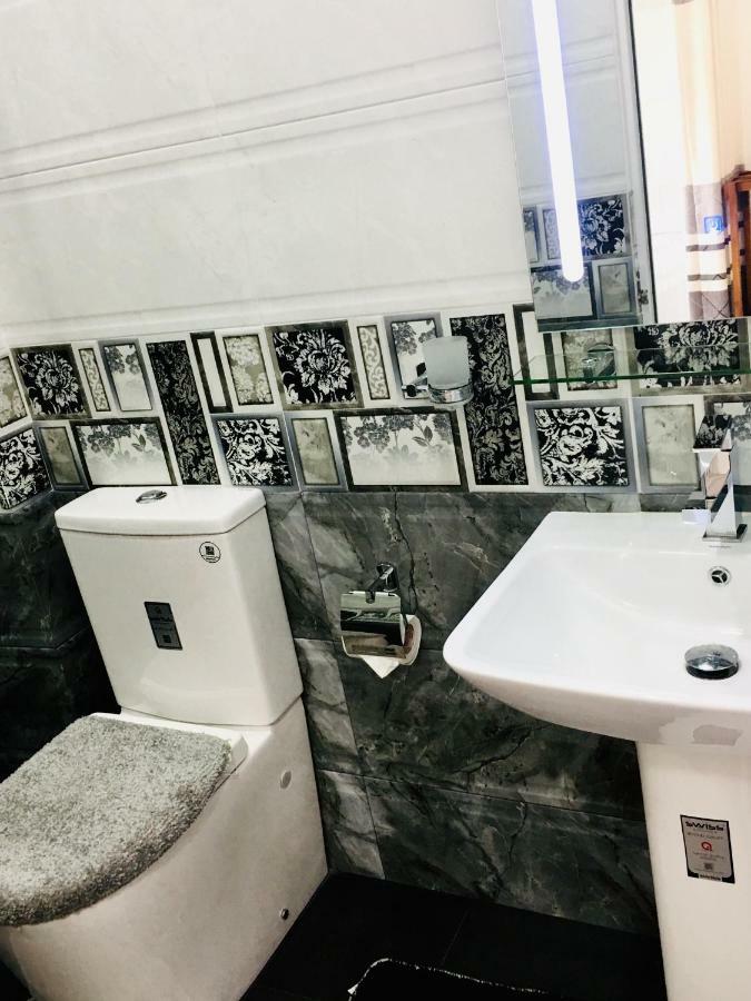 Jenushi Homestay Kandy Zewnętrze zdjęcie