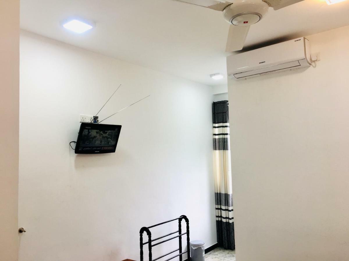 Jenushi Homestay Kandy Zewnętrze zdjęcie