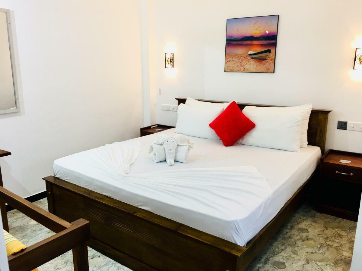 Jenushi Homestay Kandy Zewnętrze zdjęcie