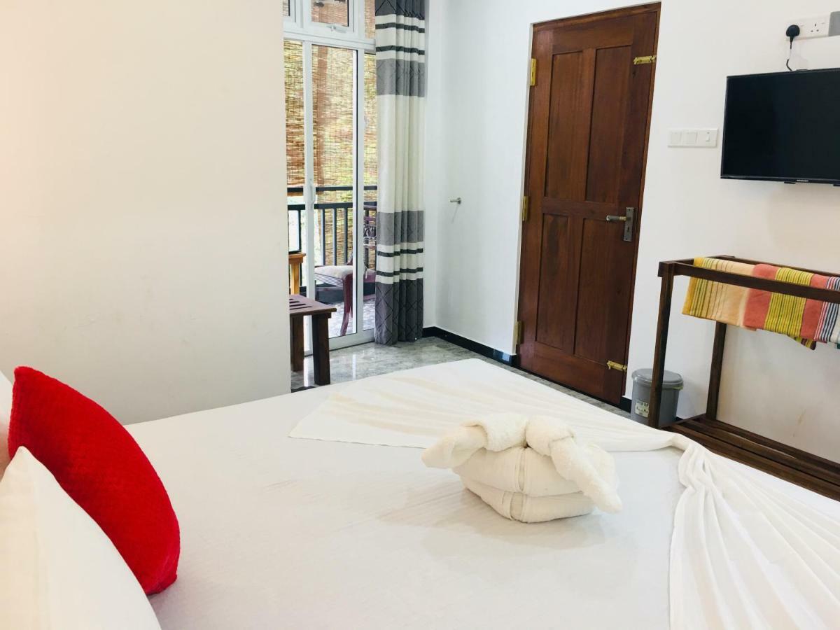 Jenushi Homestay Kandy Zewnętrze zdjęcie