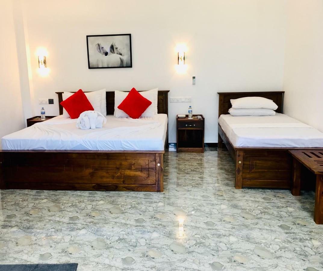 Jenushi Homestay Kandy Zewnętrze zdjęcie