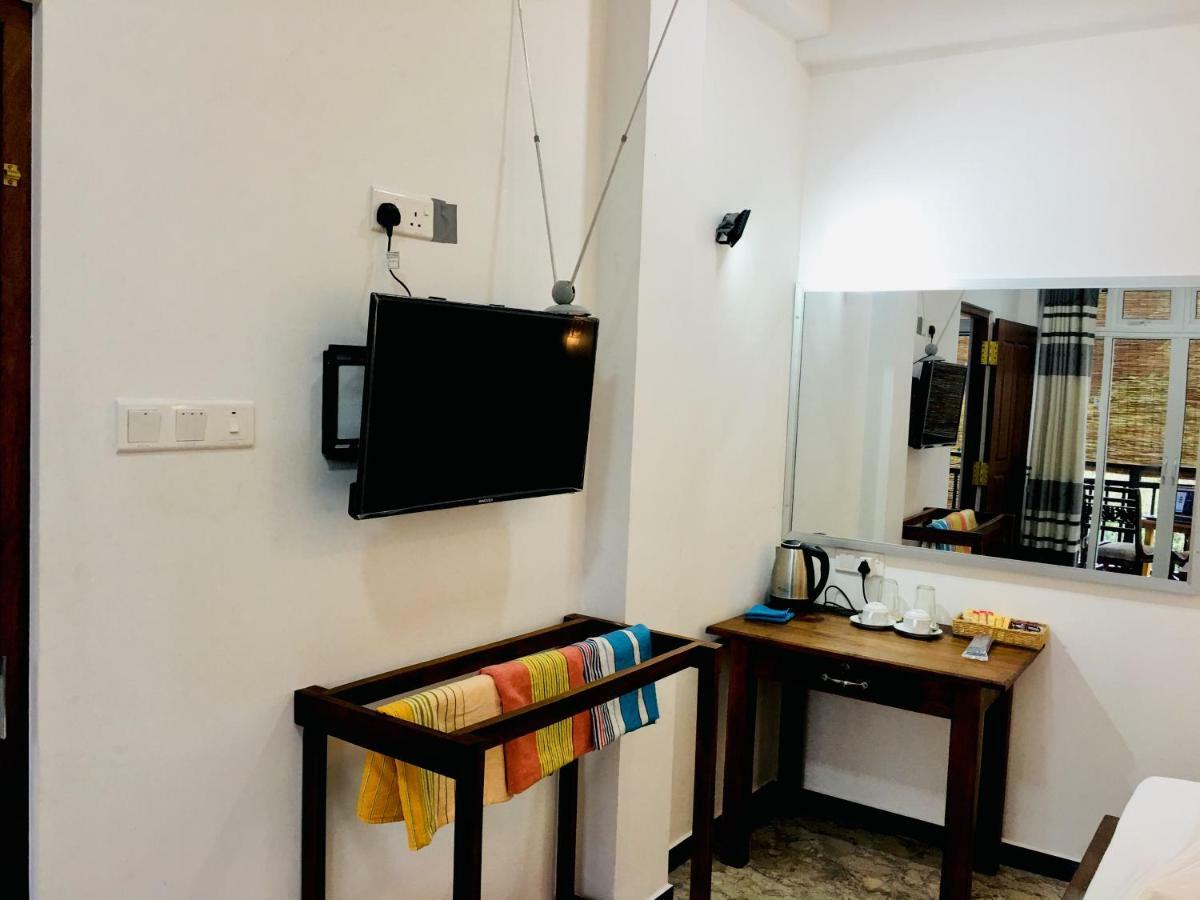 Jenushi Homestay Kandy Zewnętrze zdjęcie