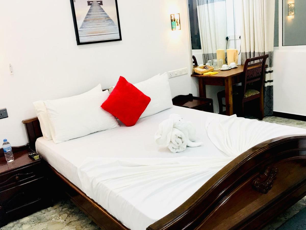 Jenushi Homestay Kandy Zewnętrze zdjęcie