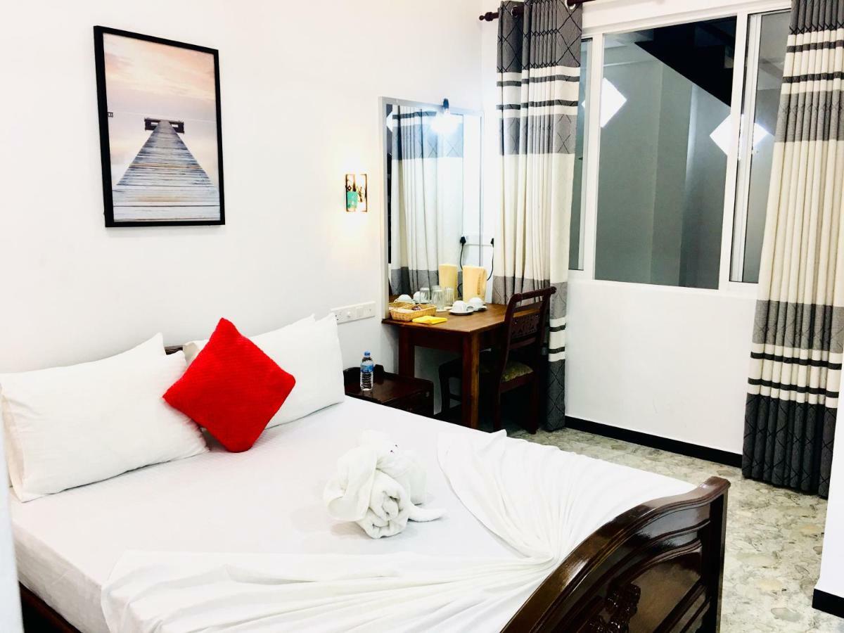 Jenushi Homestay Kandy Zewnętrze zdjęcie