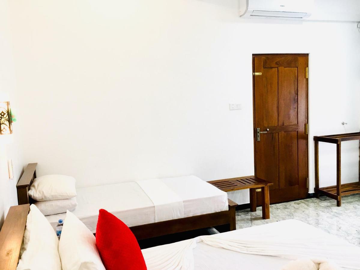 Jenushi Homestay Kandy Zewnętrze zdjęcie