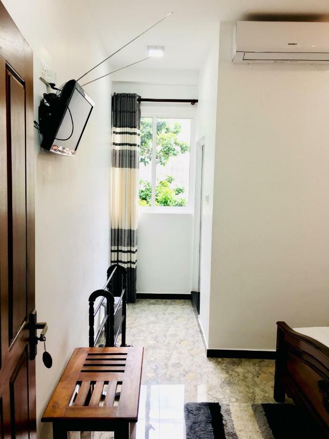 Jenushi Homestay Kandy Zewnętrze zdjęcie