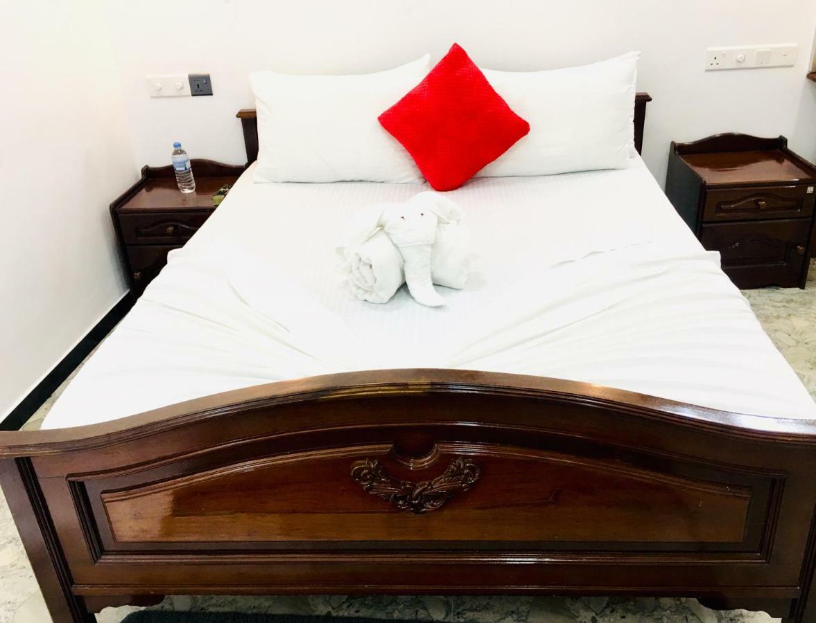 Jenushi Homestay Kandy Zewnętrze zdjęcie